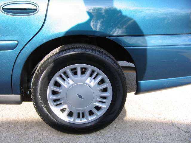 Image 2 of Base 3.1L CD Front Wheel…