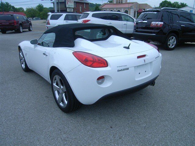 Image 1 of Convertible 2.4L White