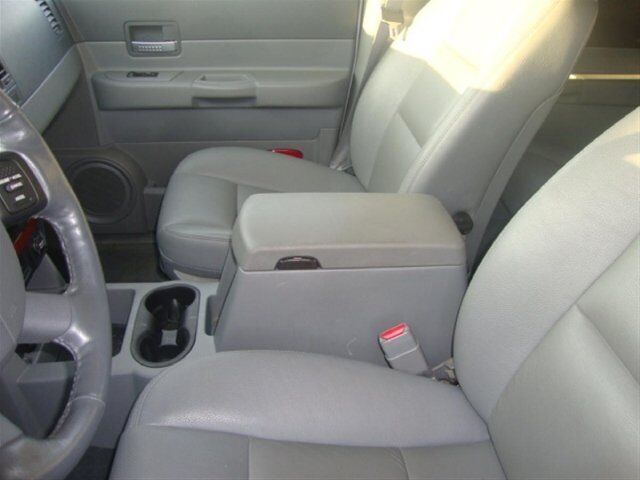 Image 9 of SLT SUV 4.7L CD 4X4…