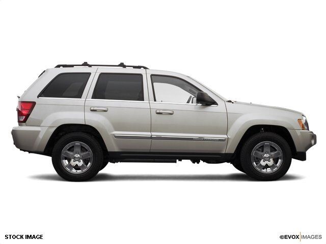 Image 4 of Limited SUV 5.7L CD…