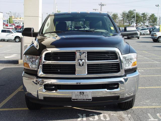 Image 10 of 11 RAM 3500 4WD 4DR…