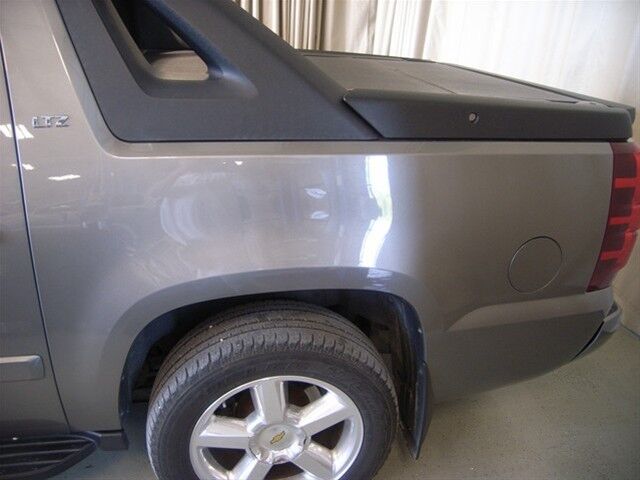Image 2 of Chevrolet Avalanche…