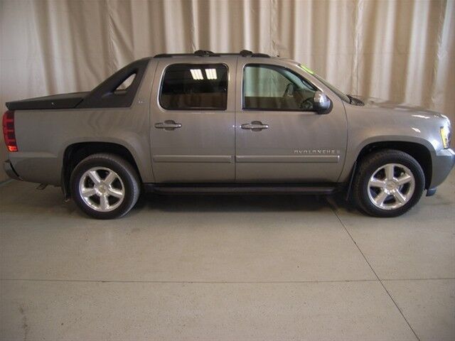 Image 3 of Chevrolet Avalanche…
