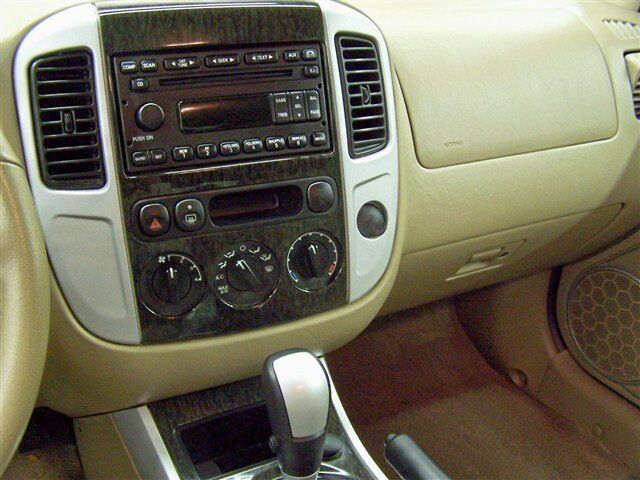 Image 2 of Luxury SUV 3.0L CD 4X4…