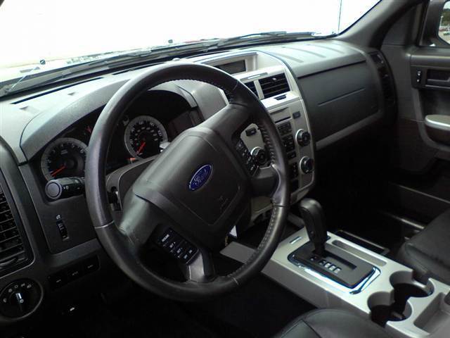 Image 2 of XLT SUV 2.5L CD Front…