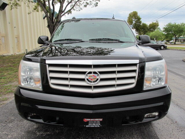 Image 2 of 04 LOADED ESCALADE..1-OWNER…