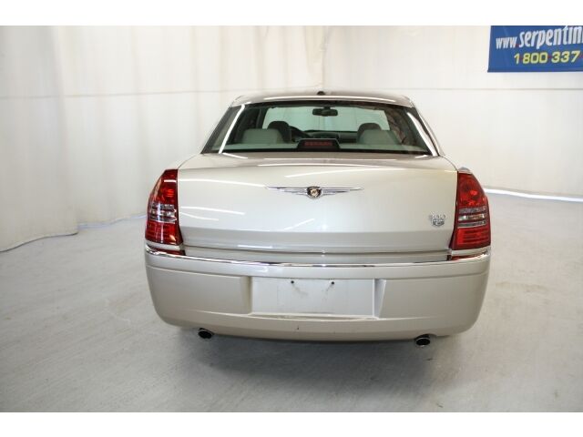Image 10 of 4dr Sdn 300 5.7L Sunroof…