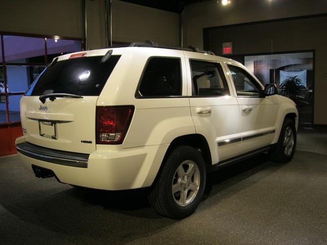 Image 2 of 4X4 4dr Limi SUV 5.7L…