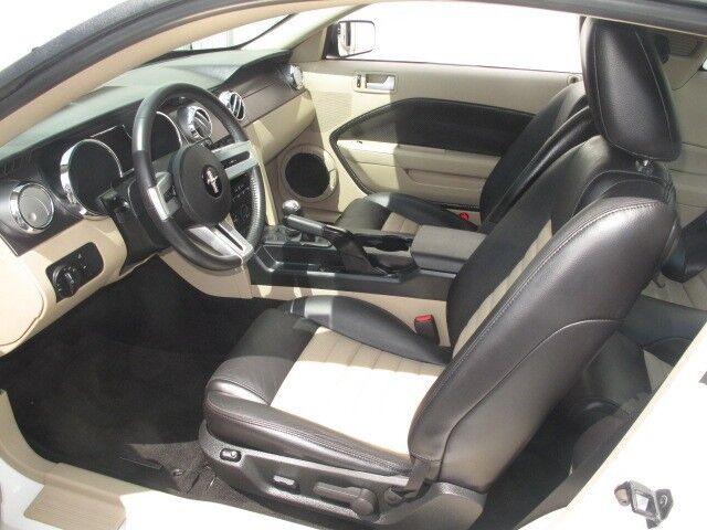 Image 2 of GT Premium Coupe 4.6L…