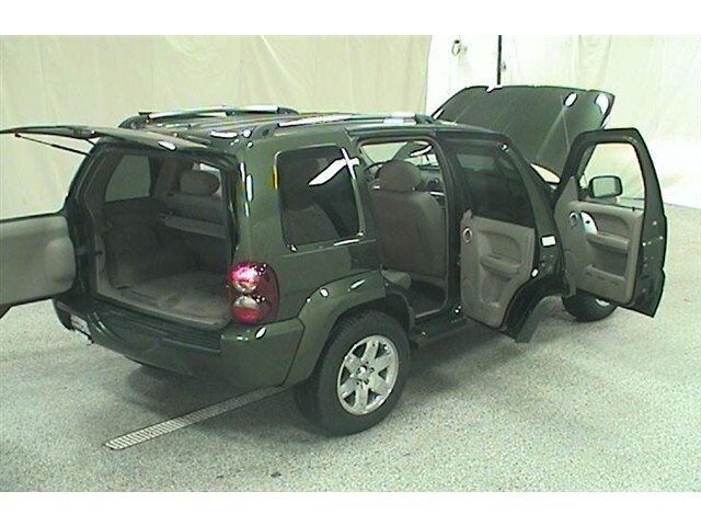 Image 4 of Limited SUV 3.7L CD…