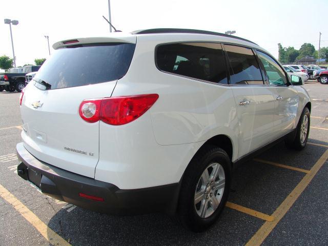 Image 10 of 10 CHEVY TRAVERSE AWD…