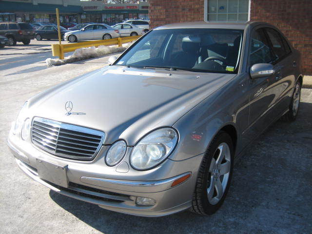 Image 2 of E500.4Matic.NAV.BluTooth.4Nw.Tires.Srvcd.MINT.NIceCar!…