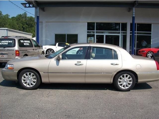 Image 4 of 08 Lincoln Town Car…