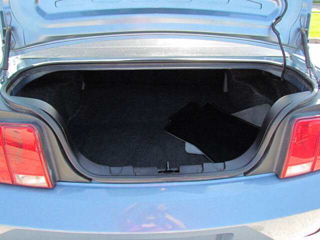 Image 13 of BASE Coupe 4.0L CD Rear…