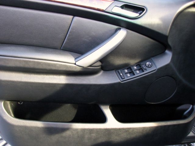 Image 3 of SUV 3.0L CD Air Conditioning…