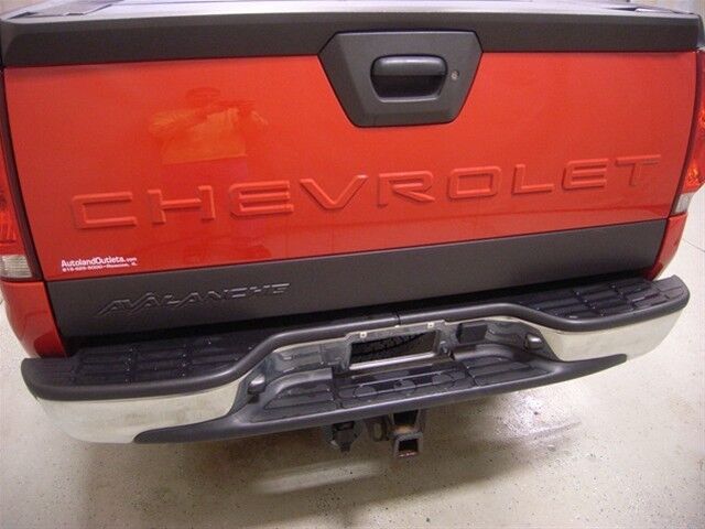 Image 3 of Chevrolet Avalanche…