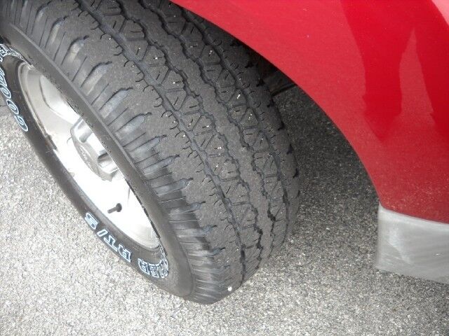 Image 5 of SUV 4.0L CD 4X4 Tires…