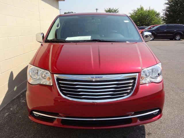 Image 15 of 11 CHRYSLER TOWN & COUNTRY…