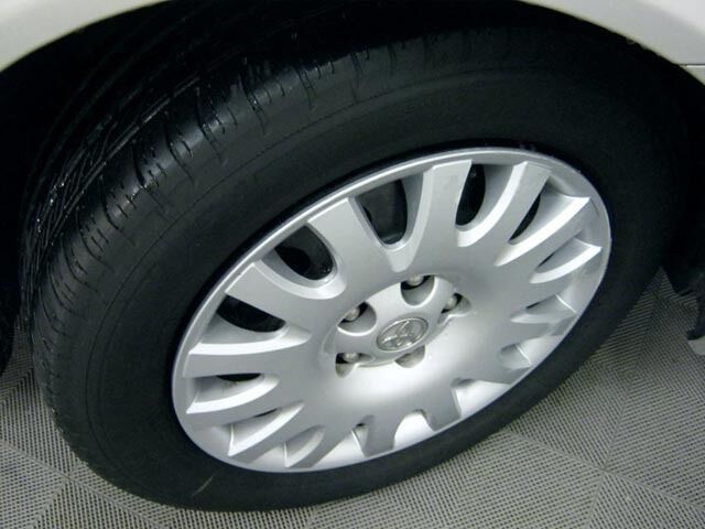 Image 2 of XLE 2.4L CD Front Wheel…