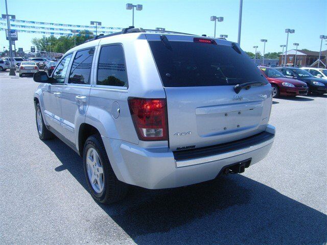 Image 4 of Limited SUV 4.7L Silver