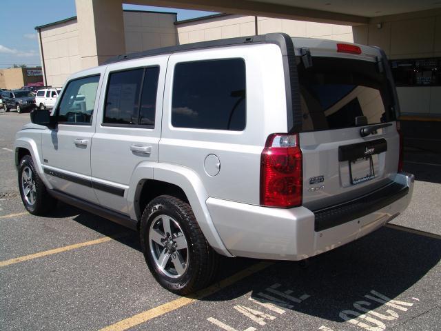 Image 14 of 08 JEEP COMMANDER 4WD…