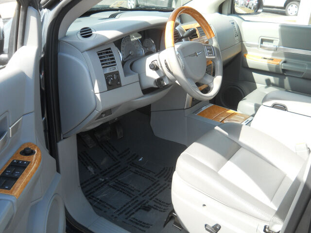 Image 3 of Limited SUV 5.7L CD…