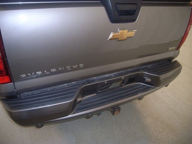 Image 4 of Chevrolet Avalanche…