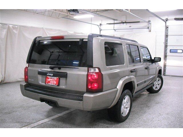 Image 4 of SUV 3.7L CD 4X4 Traction…