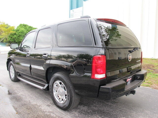 Image 7 of 04 LOADED ESCALADE..1-OWNER…