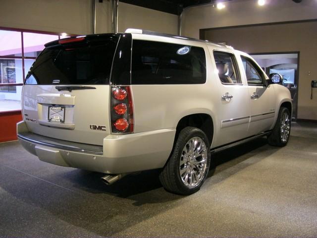 Image 14 of 2010 GMC Yukon XL AWD…