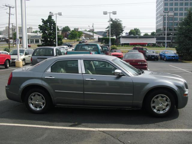 Image 14 of 2006 Chrysler 300C Limited…
