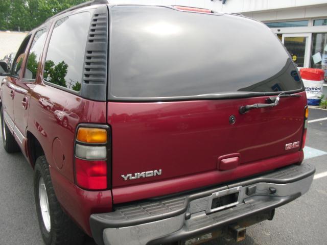 Image 13 of 2004 GMC Yukon SLE 4x4…