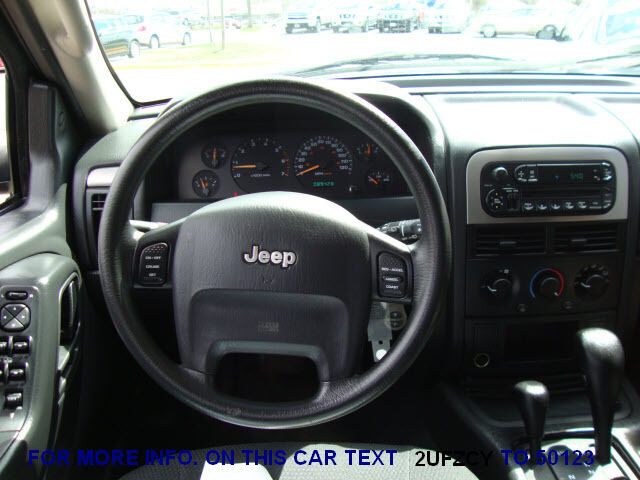 Image 10 of Laredo SUV 4 4.7L CD…