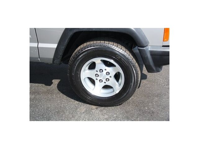 Image 6 of SE SUV 4.0L Rear Wheel…