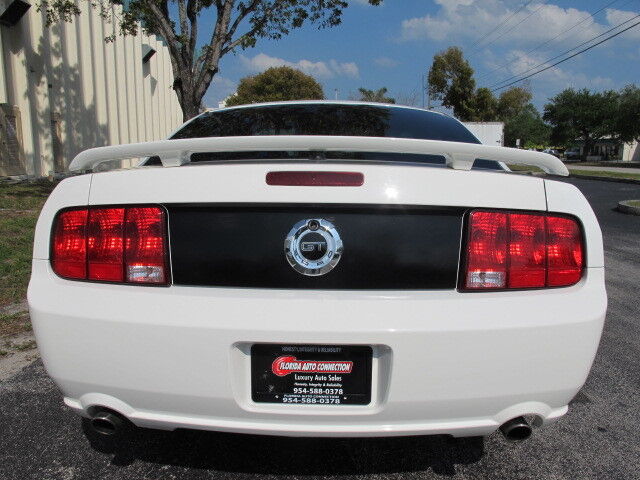 Image 4 of 08 GT COUPE.V8 MANUAL.…