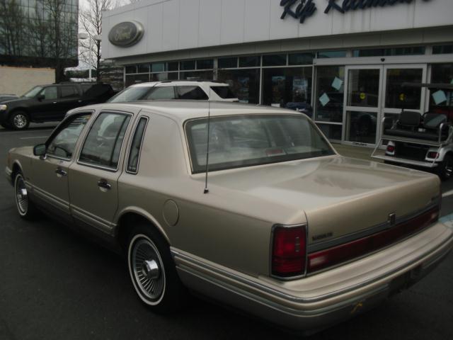 Image 6 of 1992 Lincoln Town Car…