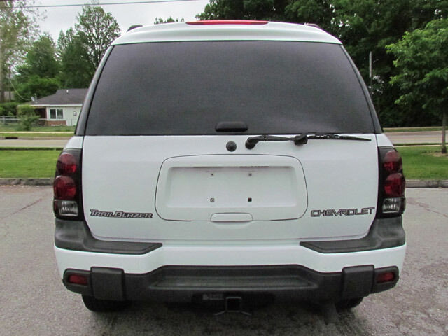 Image 16 of LS SUV 4.2L CD 4X4 Trailer…