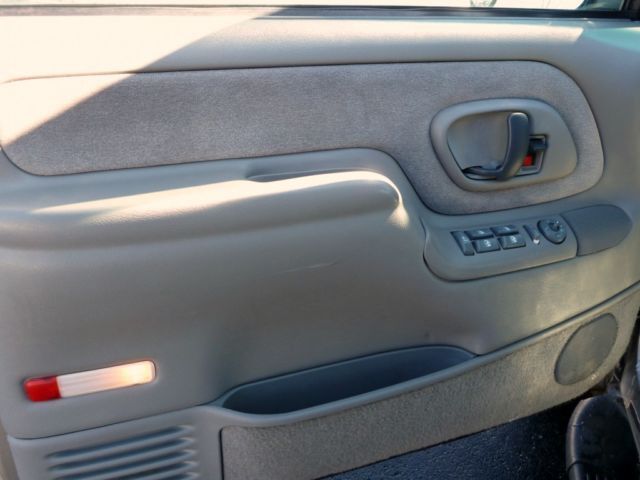 Image 14 of SUV 5.7L CD Air Conditioning…