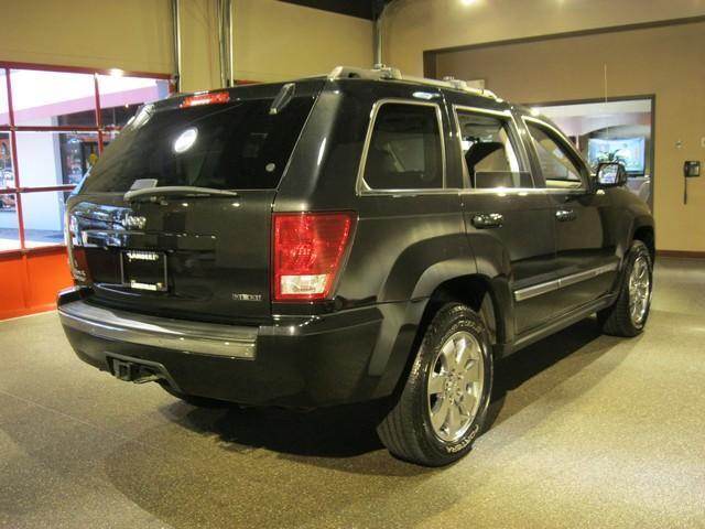 Image 15 of 4X4 4dr Limi SUV 5.7L…
