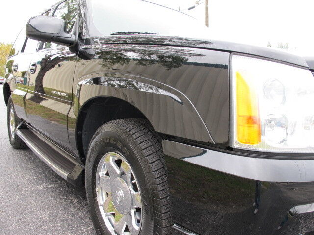 Image 8 of 04 LOADED ESCALADE..1-OWNER…