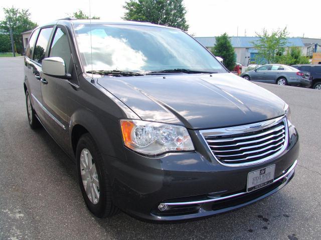 Image 15 of 11 CHRYSLER TOWN & COUNTRY…