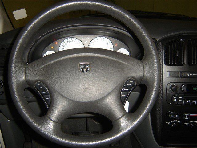 Image 16 of SE 3.3L CD Front Wheel…