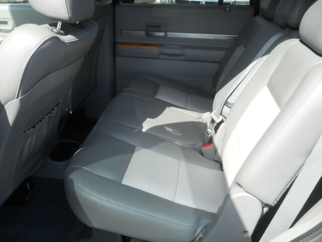 Image 7 of Limited SUV 5.7L CD…