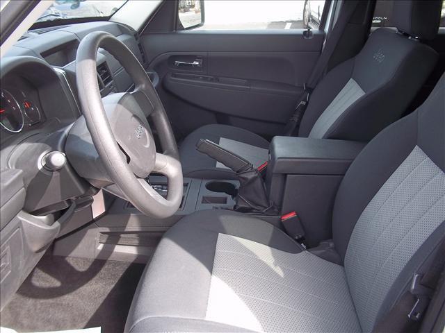 Image 7 of Sport SUV 3.7L Airbag…