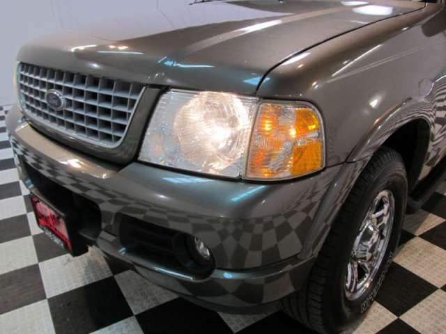 Image 15 of LIMITED 4X SUV 4.6L…