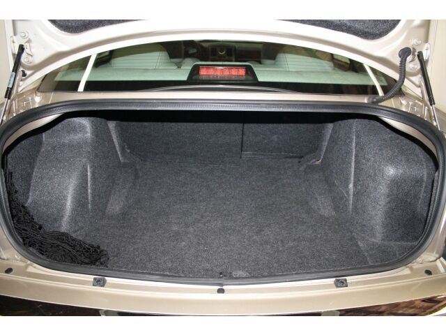 Image 16 of 4dr Sdn 300 5.7L Sunroof…