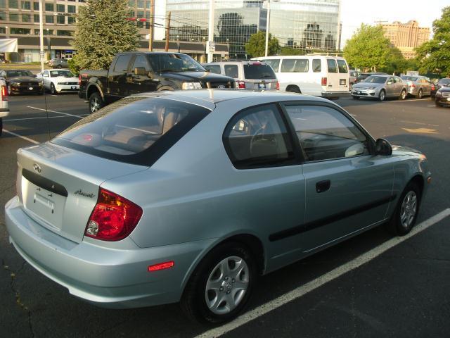 Image 16 of 2004 Hyundai Accent…
