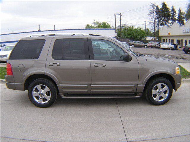 Image 15 of Limited SUV 4.6L CD…