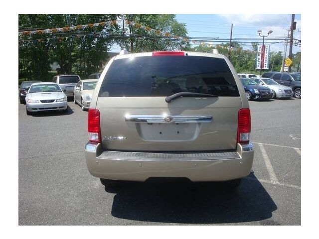 Image 16 of Limited SUV 4.7L CD…