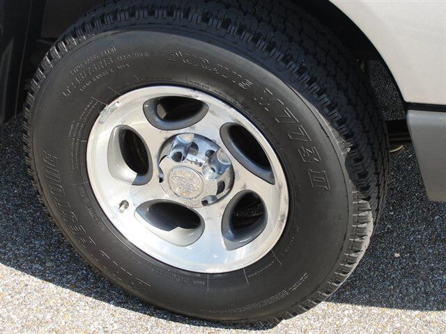Image 8 of SUV 4.0L CD Rear Wheel…